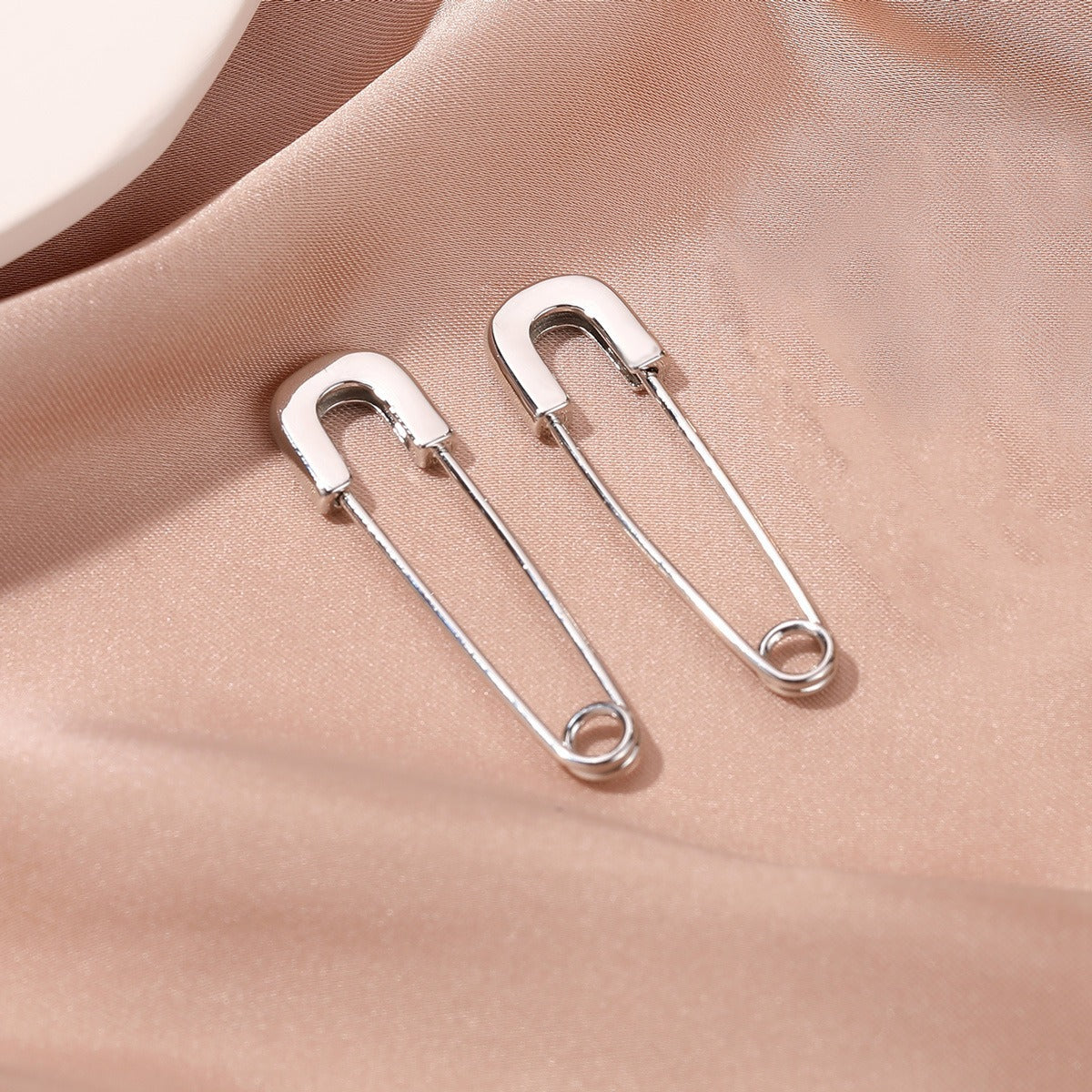 Cold Wind Inspired Personalized Pin Necklace Paper Clip Clavicle Chain Pair