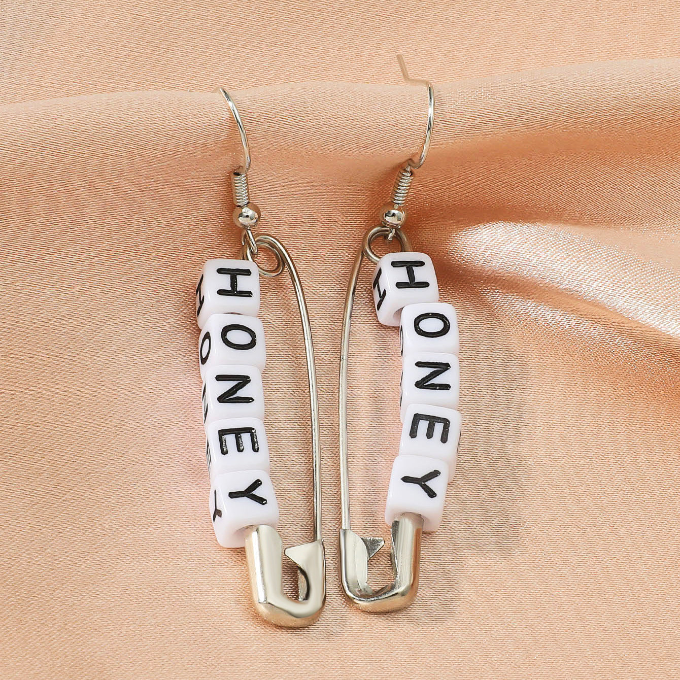 Cold Wind Inspired Personalized Pin Necklace Paper Clip Clavicle Chain Pair