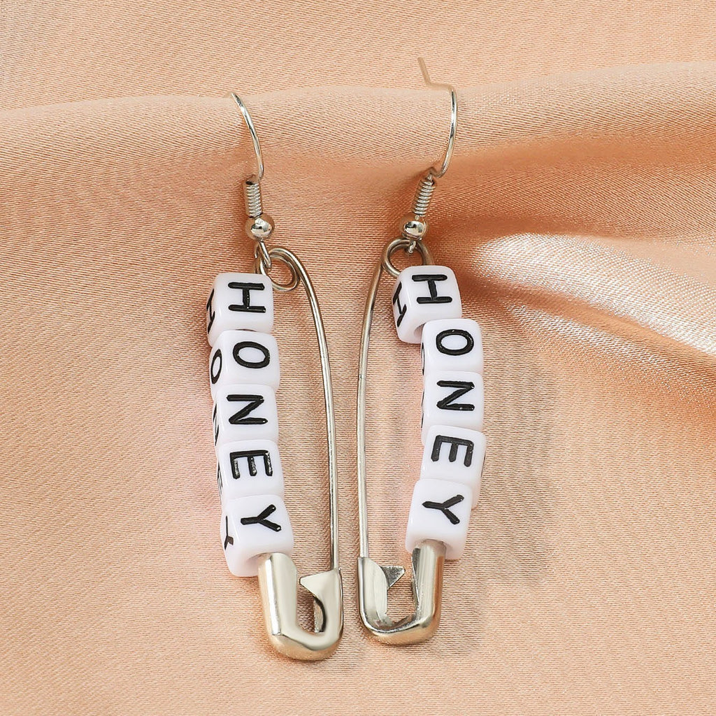 Cold Wind Inspired Personalized Pin Necklace Paper Clip Clavicle Chain Pair