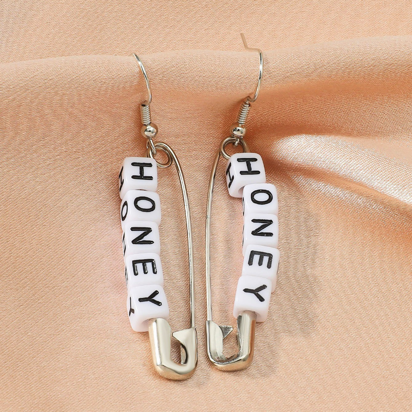 Cold Wind Inspired Personalized Pin Necklace Paper Clip Clavicle Chain Pair